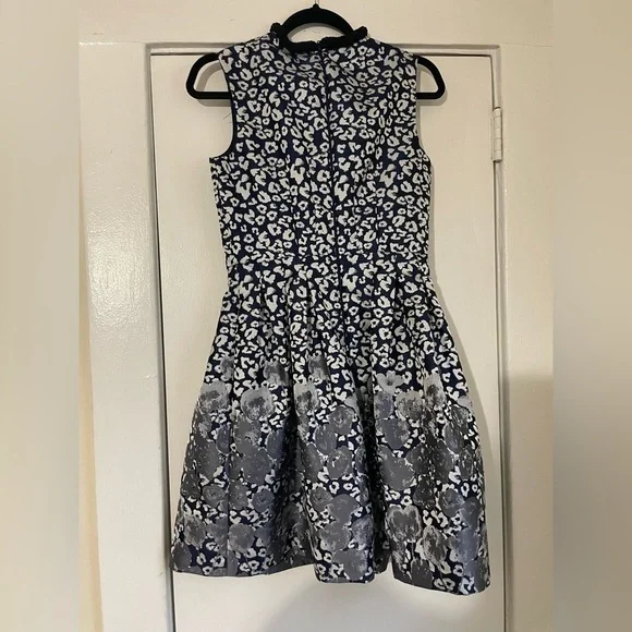 Belle Badgley Mischka Floral Pleated‎ Back Zipped Flare Dress size 4 - Picture 8 of 8